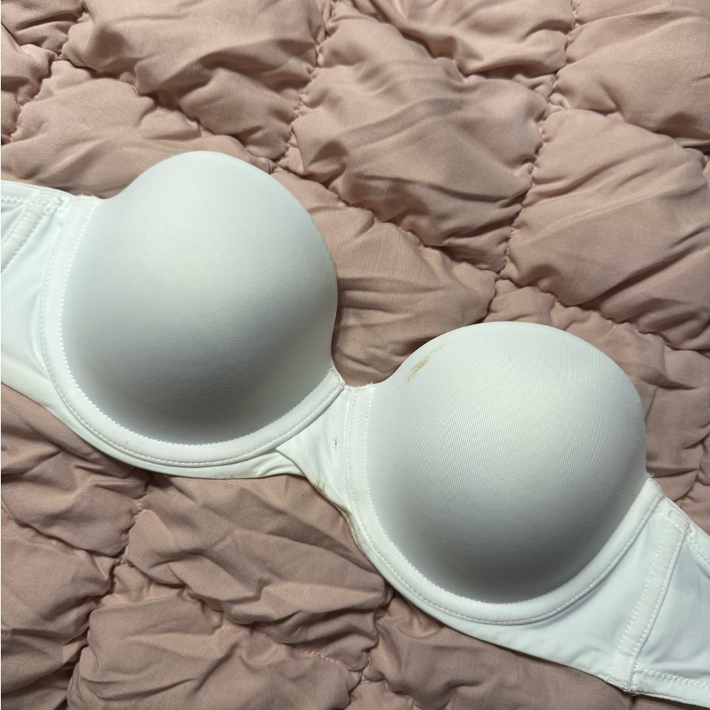 Elegant White Strapless Bra
